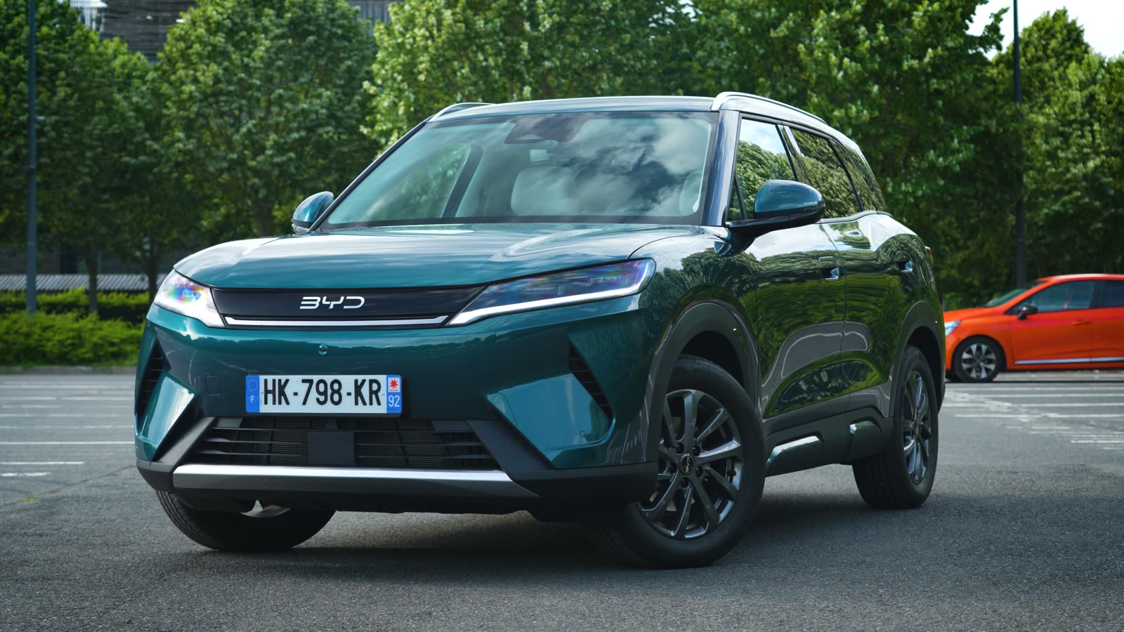 BYD Atto 2 DM-i de trois quarts avant