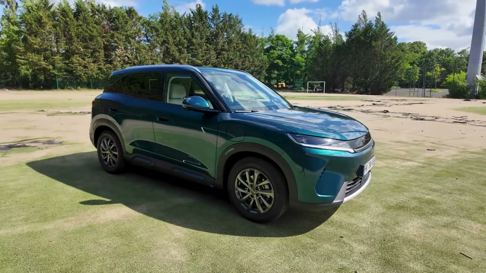 BYD Atto 2 DM-i de trois quarts avant