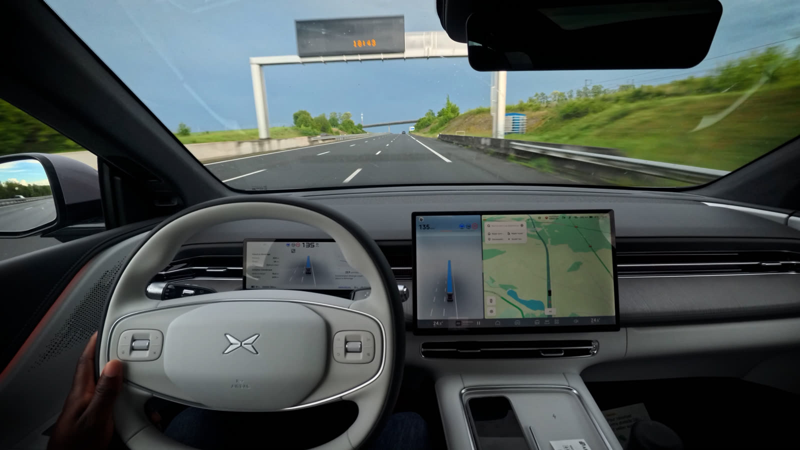 Au volant du XPENG G6 sur autoroute